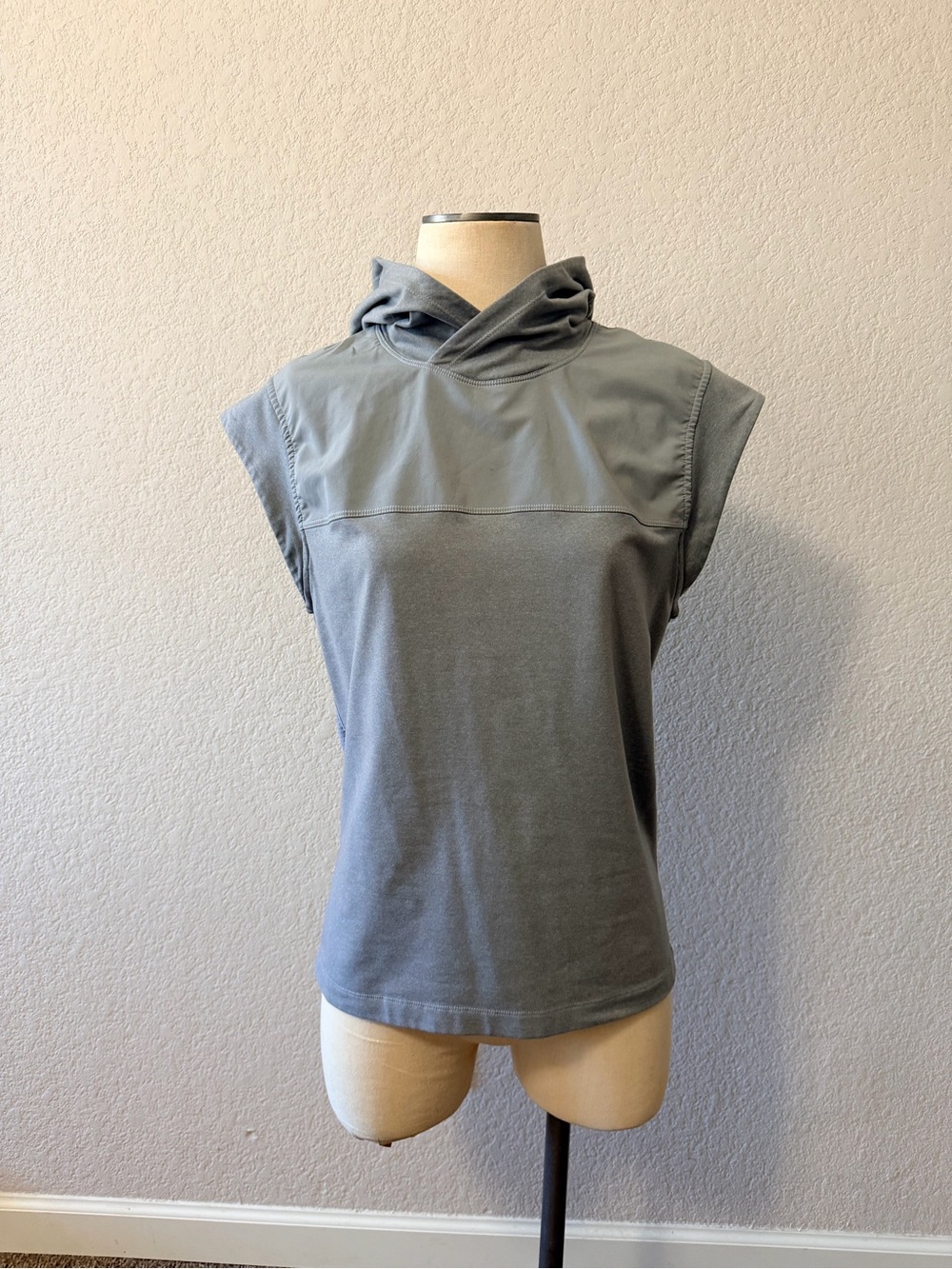 Lululemon Stealth Hooded Sleeveless Top – Gray